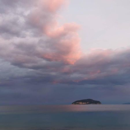 Menta Apartment Nea Iraklitsa Bagian luar foto