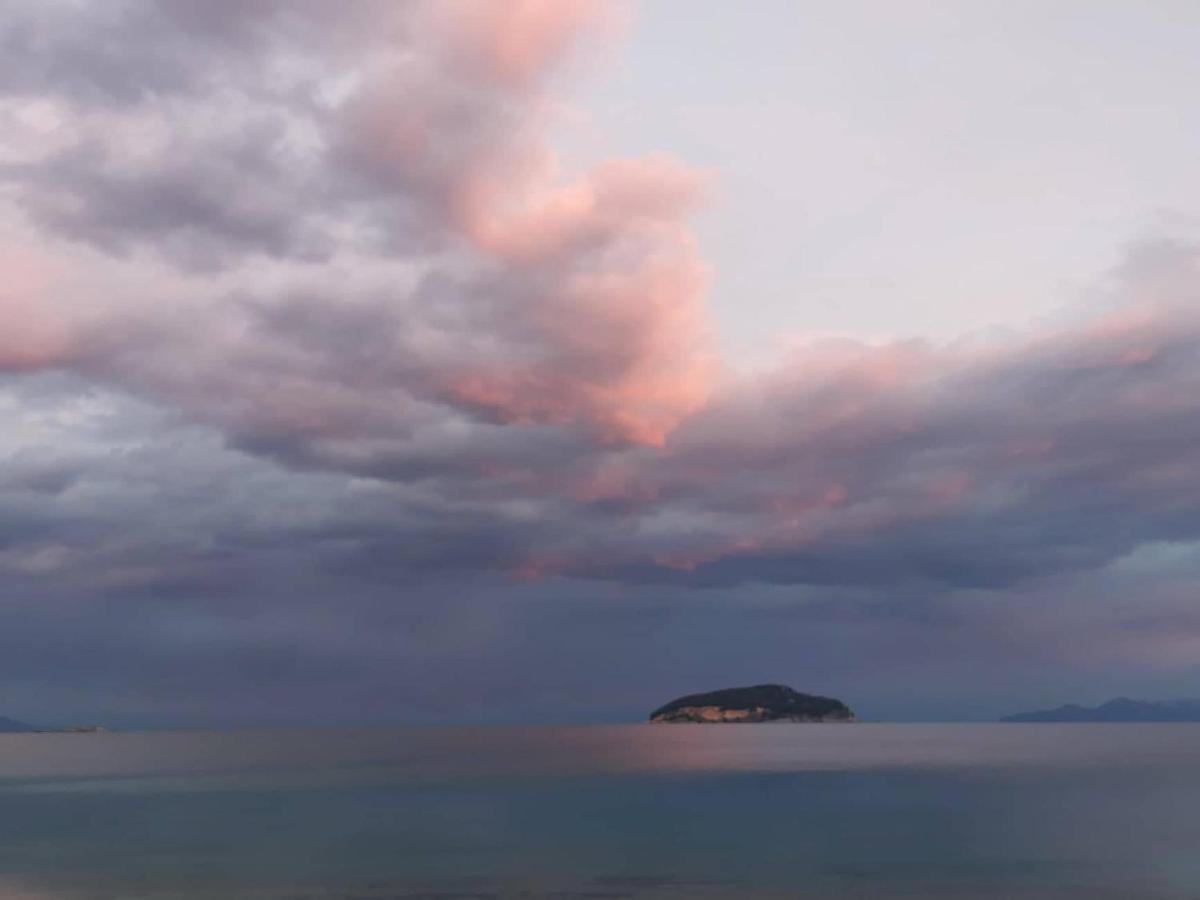 Menta Apartment Nea Iraklitsa Bagian luar foto